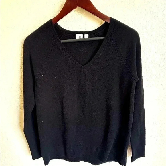 GAP Other - Men’s Gap Black V-Neck Sweater, Size Small